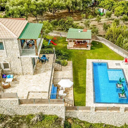 Licaj Villa *