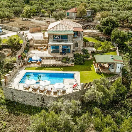 Licaj Villa *